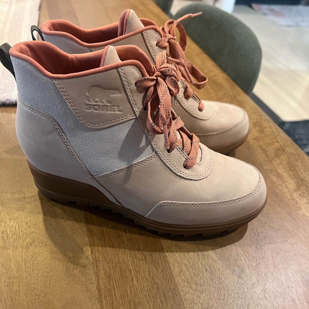 Sorel Women's Coral and Tan Wedge Boots